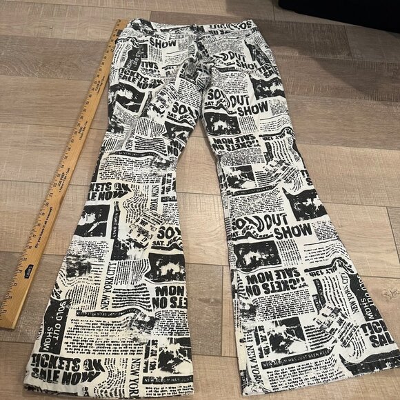 GARAGE DENIM WOMENS BLACK AND WHITE NEWSPAPER PRINT FLARE LEG JEANS 07/28 - Picture 9 of 10